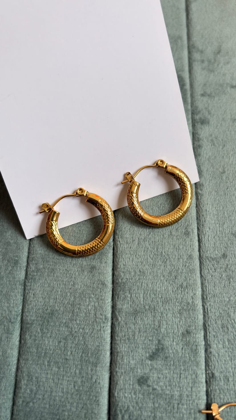 Sleek Round Hoops